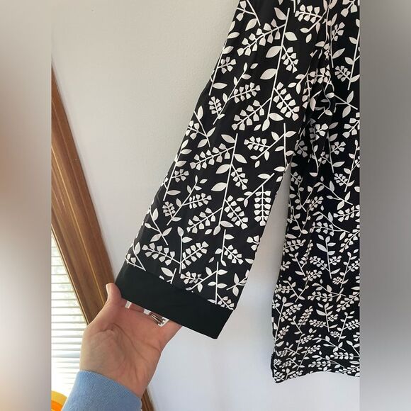 Anne Klein Sport 3/4 Sleeve v-Neck, Print Top size medium NEW - Picture 4 of 8